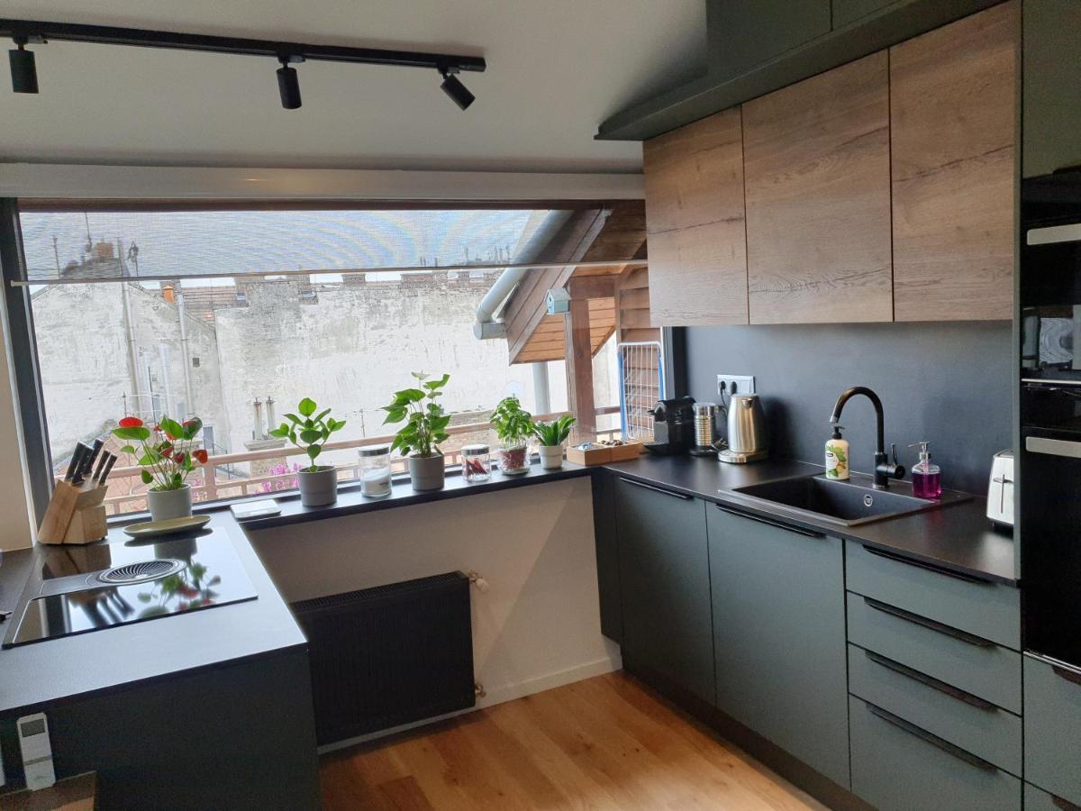 Modern Top Floor Loft With Balcony Budapest Exteriör bild