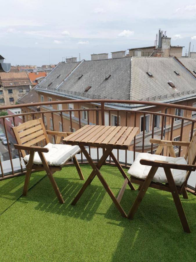 Modern Top Floor Loft With Balcony Budapest Exteriör bild