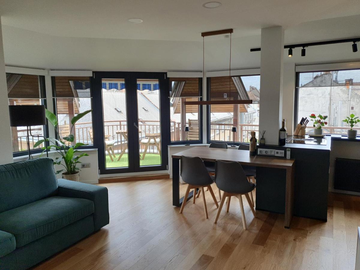 Modern Top Floor Loft With Balcony Budapest Exteriör bild