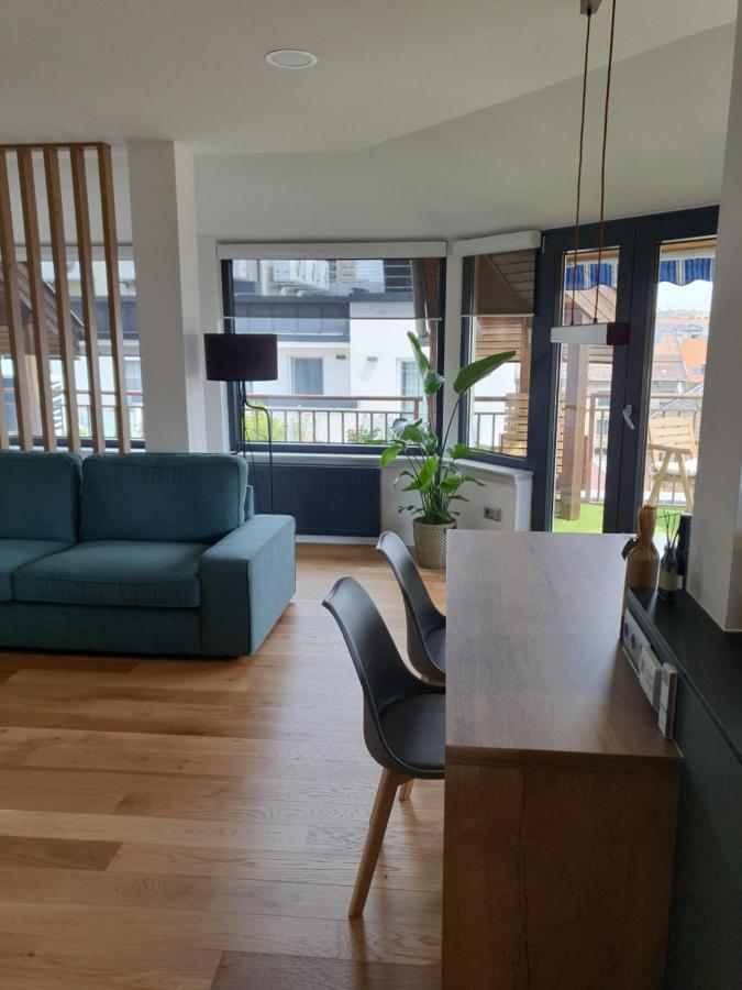 Modern Top Floor Loft With Balcony Budapest Exteriör bild