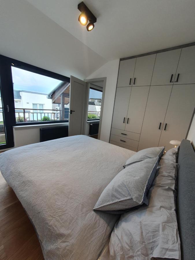 Modern Top Floor Loft With Balcony Budapest Exteriör bild