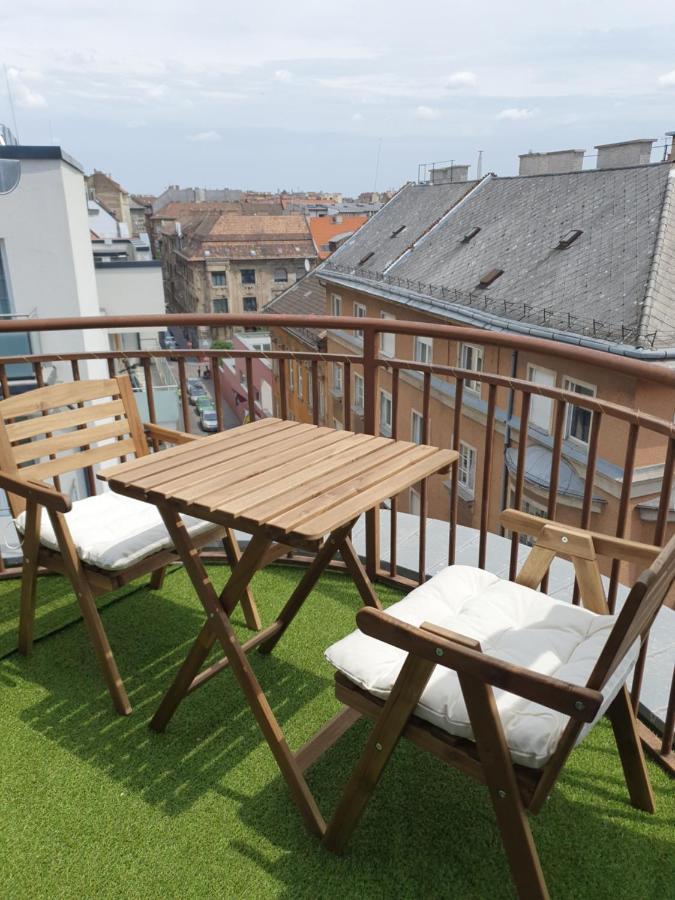 Modern Top Floor Loft With Balcony Budapest Exteriör bild