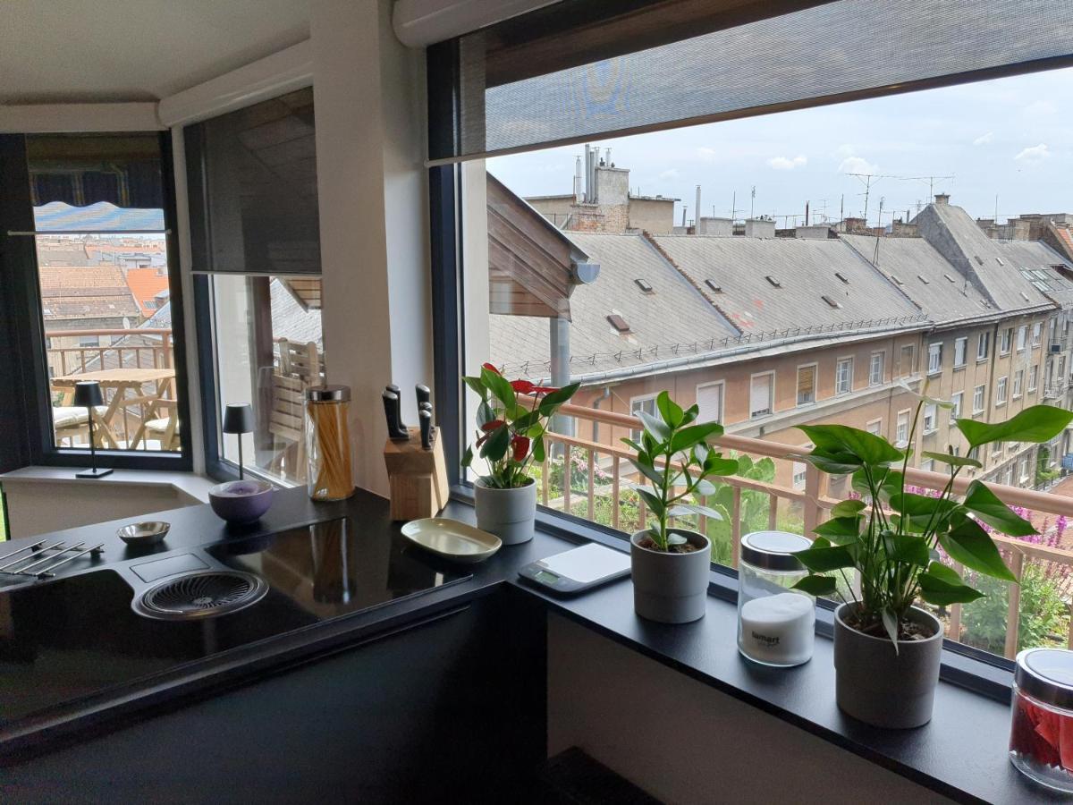 Modern Top Floor Loft With Balcony Budapest Exteriör bild