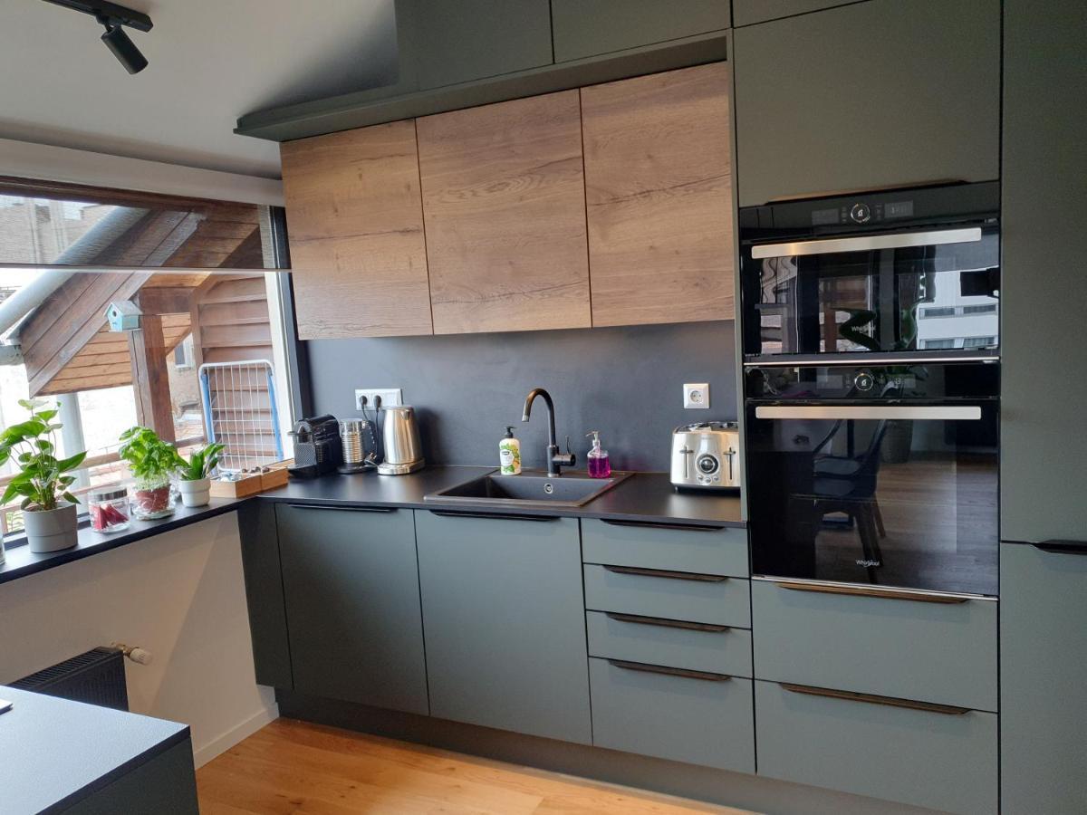 Modern Top Floor Loft With Balcony Budapest Exteriör bild