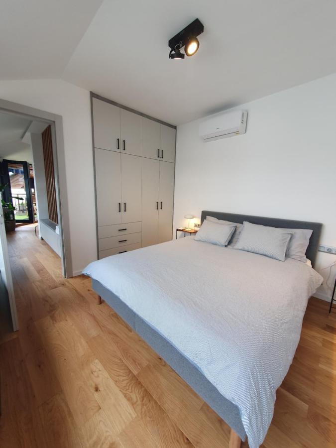 Modern Top Floor Loft With Balcony Budapest Exteriör bild